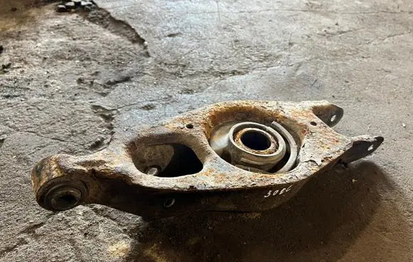 Chrysler 300 - 300C Rear control arm 894104000147