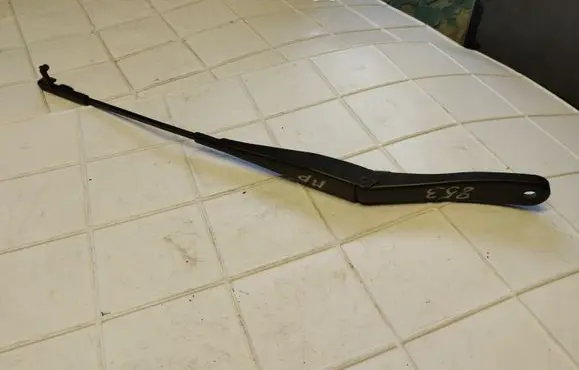 Opel Astra H Front wiper blade arm 13111219LH