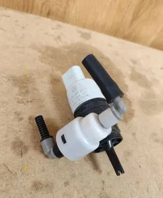 Mercedes-Benz GLC C253 Windscreen/windshield washer pump A0998660021