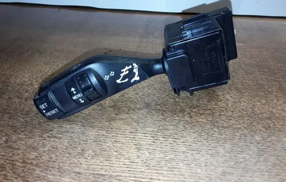Ford Focus Indicator stalk 17D940