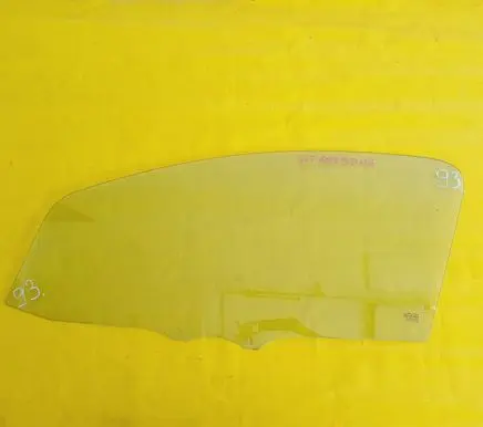 Peugeot 107 Front door window/glass (coupe)