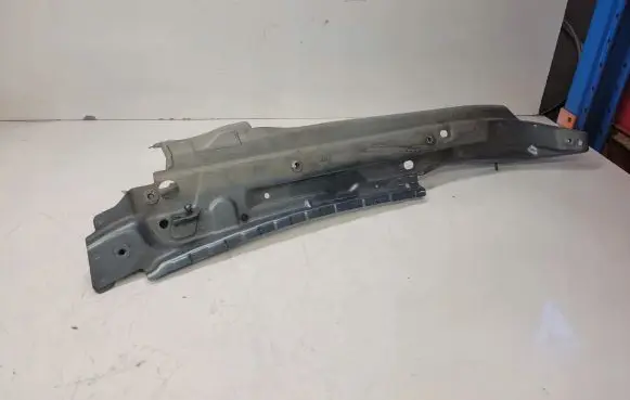 Audi Q7 4L Fender mounting bracket 4L0805158A