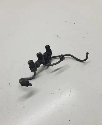 Toyota Yaris Fuel injector supply line/pipe 