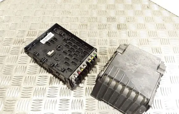 Volkswagen PASSAT B6 Fuse module 3C0937125 1K0937132F