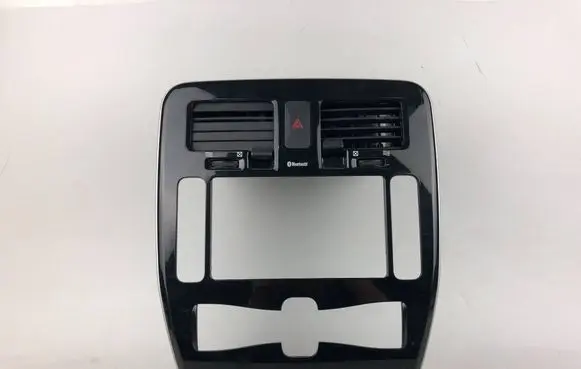 Nissan Leaf I (ZE0) Radio/GPS head unit trim 682603NL0A 687513NL0A