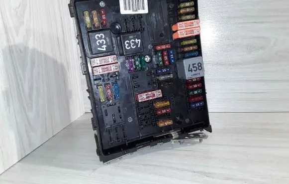 Volkswagen Golf V Fuse module 1K0937124K