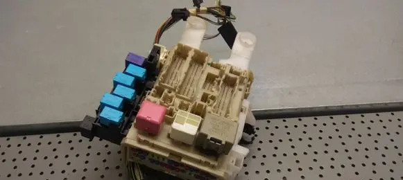 Toyota RAV 4 (XA30) Fuse module 8273042350 0418 0097
