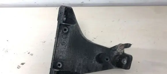 Volkswagen PASSAT B5 Engine mounting bracket 8D0199308L