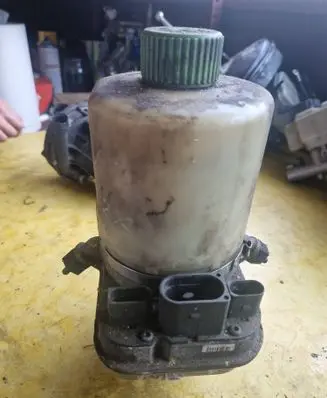 Seat Ibiza IV (6J,6P) Power steering pump 6R0423156A 6R1423051D