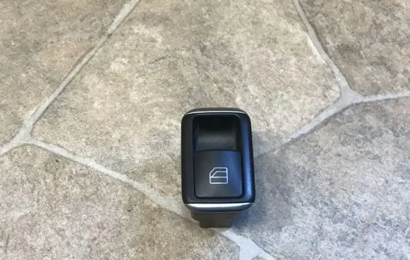 Mercedes-Benz C W204 Electric window control switch A2049058202