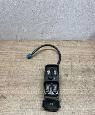 Mercedes-Benz C W203 Electric window control switch A2038200110 7501809