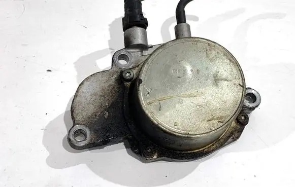 Opel Astra J Vacuum pump 7009690201