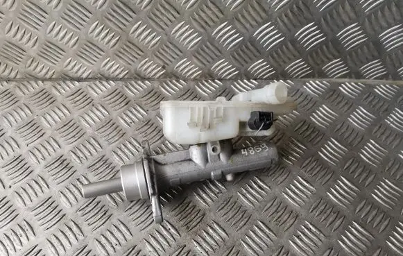 Opel Vivaro Master brake cylinder 460913484R 93868496