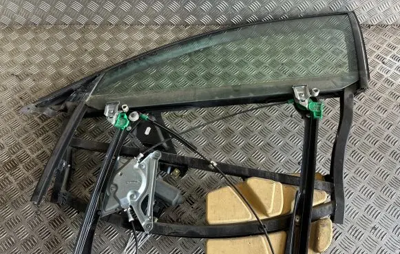 Audi A4 S4 B5 8D Front door window/glass frame 