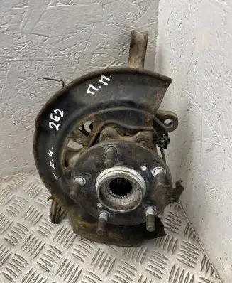 Toyota RAV 4 (XA30) Front wheel hub 