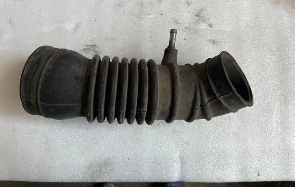 Air intake hose/pipe
