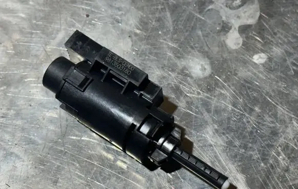 Peugeot 308 Brake pedal sensor switch 9813503180