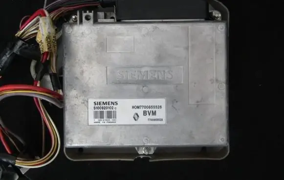 Renault Espace II Engine control unit/module s100820102c h0m7700855526