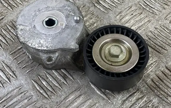 Mitsubishi Outlander IV Generator/alternator belt tensioner