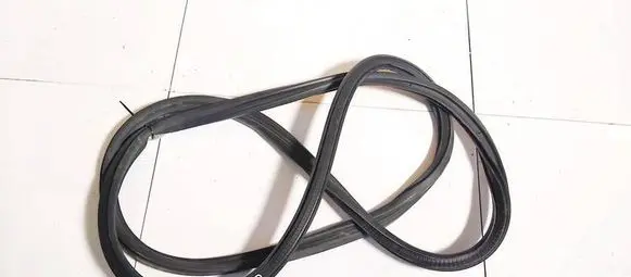 Opel Corsa D Rubber seal front coupe door 360574169 13189011