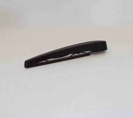 Rear wiper blade arm