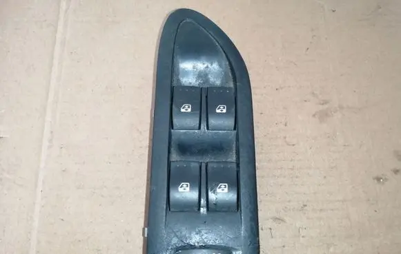 Renault Laguna II Electric window control switch 26515