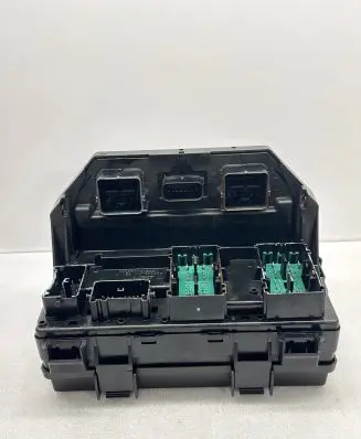 Jeep Cherokee IV KK Fuse module 04692288AH