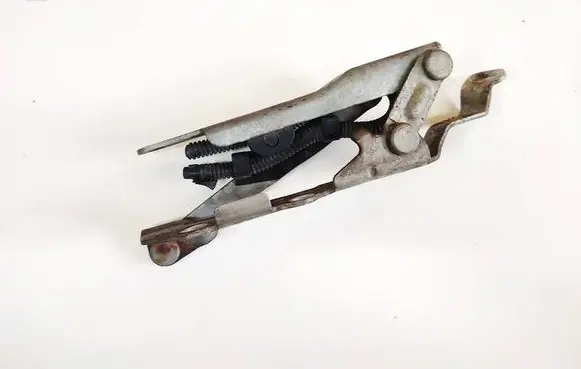 Subaru Legacy Tailgate/trunk/boot hinge