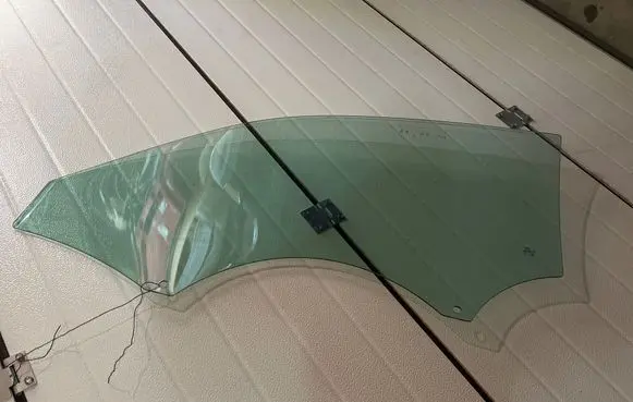 Audi A1 Front door window/glass (coupe) 
