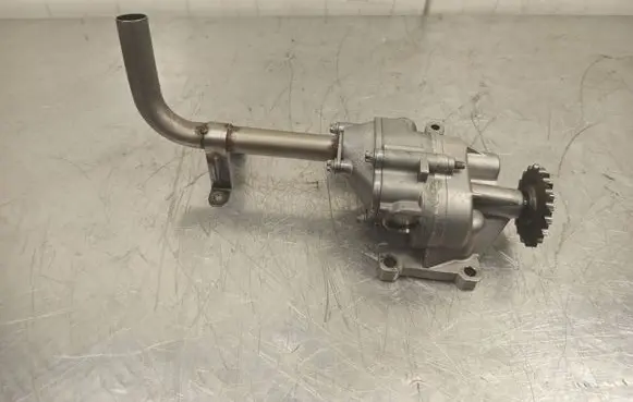 Mercedes-Benz E W212 Oil pump pompaoleju