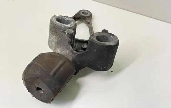 Audi A4 S4 B8 8K Engine mount bracket 8K0199339D