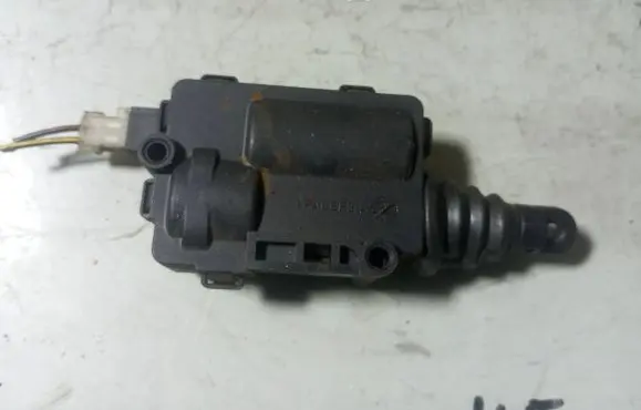 Opel Zafira A Central locking motor 13118786 705472