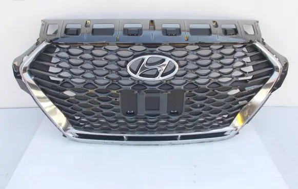 Hyundai i40 Front bumper upper radiator grill 863763Z550