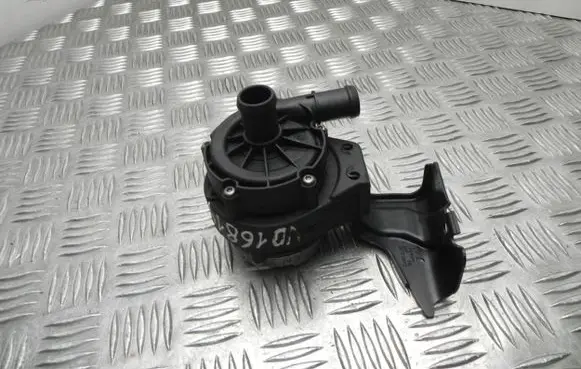 Volkswagen PASSAT B8 Webasto circulation pump for autonomous heater 04L965567B