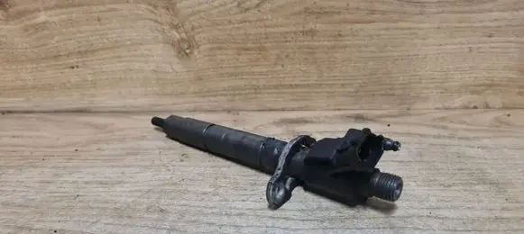 Volvo XC60 Fuel injector 31303238