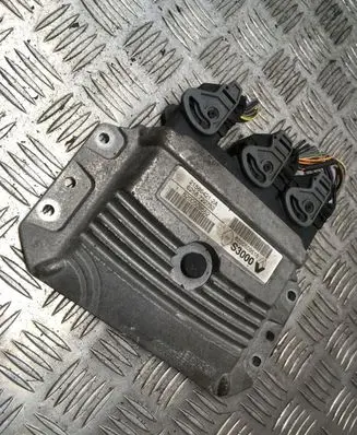 Renault Megane II Engine control unit/module 215854212A 6258722752 8200509552