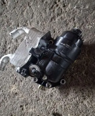 Hyundai Santa Fe Oil filter mounting bracket