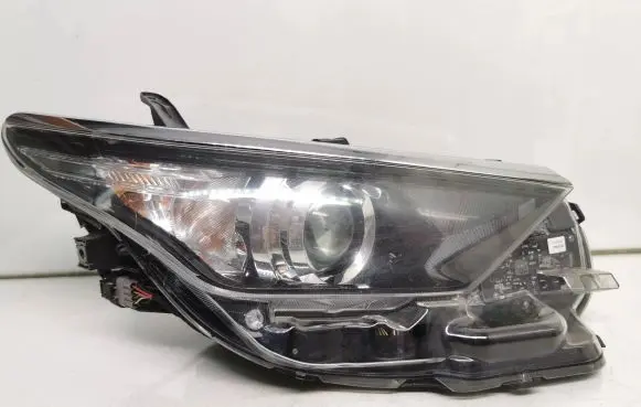 Toyota Auris E180 Headlight/headlamp 8111002K30 90070909
