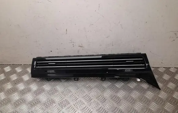 Volkswagen Touareg III Dash center air vent grill 762858415
