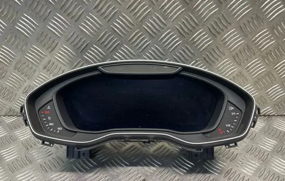 Audi A5 Speedometer (instrument cluster) 8W5920790C