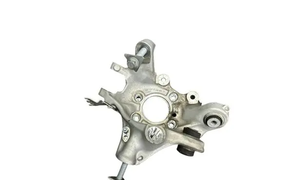 Rear wheel hub spindle/knuckle