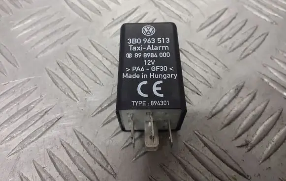 Volkswagen Golf IV Alarm relay 3B0963513