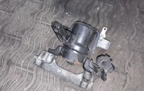 Toyota Verso Engine mount bracket NOCODE