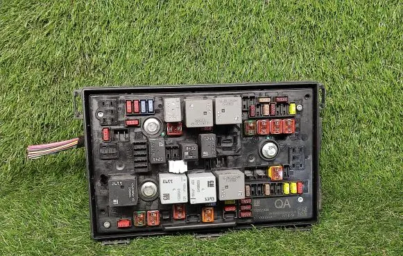Opel Astra J Power management control unit 13302309QA