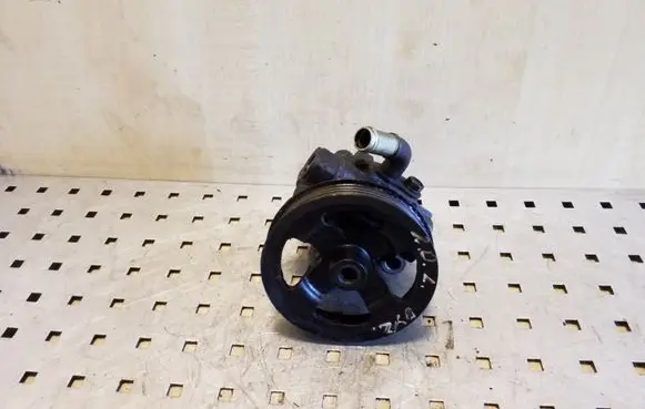 Toyota Avensis T250 Power steering pump