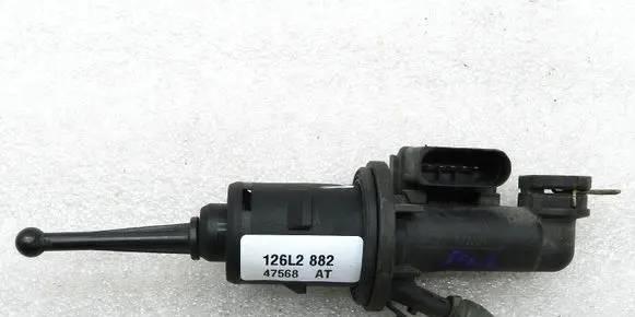Volkswagen PASSAT B6 Clutch master cylinder 3C0721388B