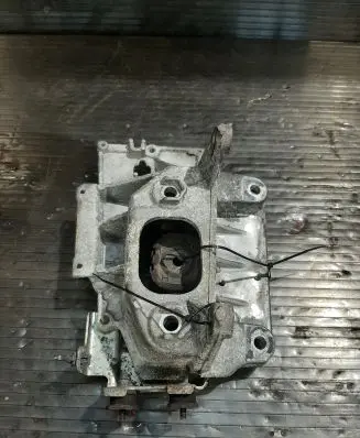 Nissan Juke I F15 Engine mount bracket 038122