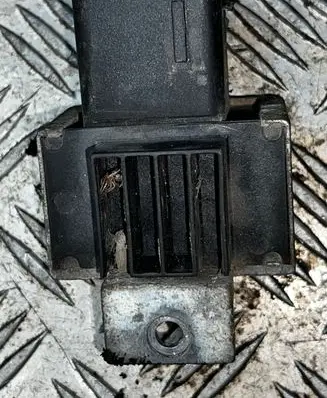 Renault Master III Glow plug pre-heat relay 110678071R