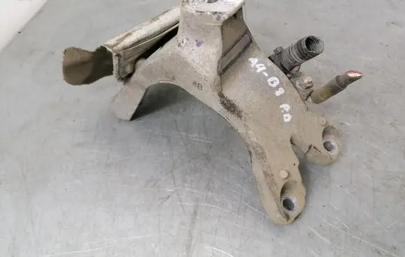 Audi A4 S4 B8 8K Engine mounting bracket 8K0199308BE