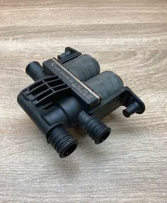 BMW 5 E39 Coolant heater control valve 8374995